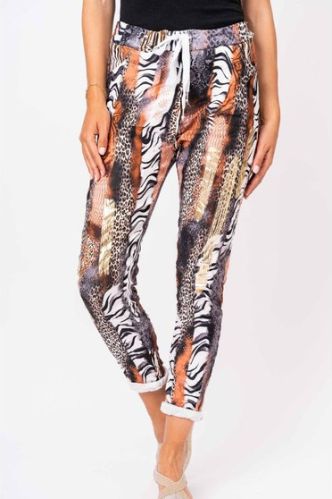 Front of the Animal Print Gold Foil Jeggings from Look Mode in the color black