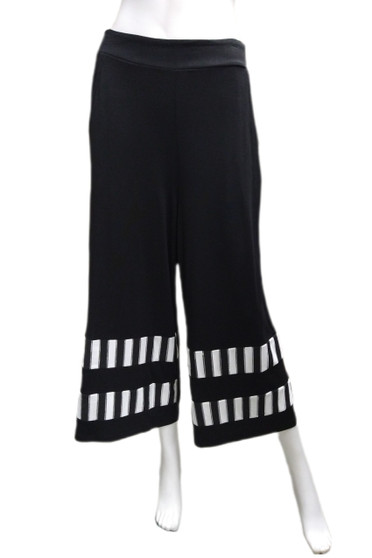 Front of the Cropped Palazzo Pants from Ever Sassy in the colors black and white