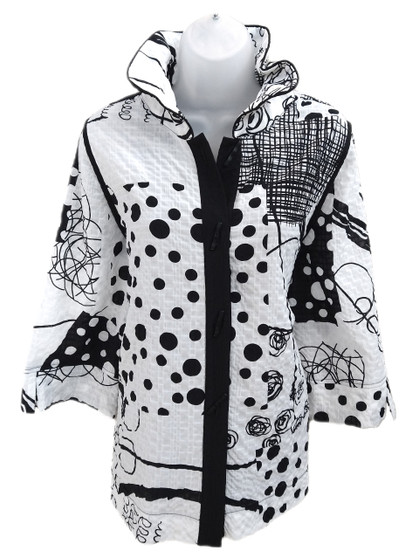 Front of the Circle Print Wire Collar Jacket from Moonlight in the colors white and black