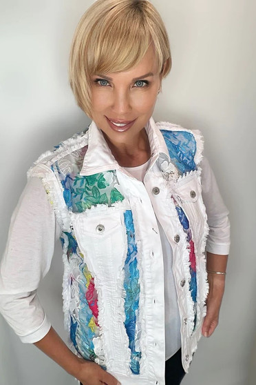 Front of the Floral Lace Insert Vest from Ethyl style 206WXA in the white multi print