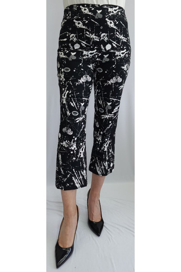 Front of the Pull-On Flare Capris style 205403 from Soft Works in the colors black and cream