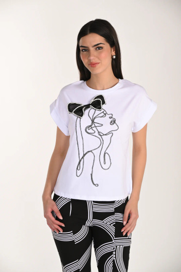 Front of the Graphic Face with Bow Knit Top style 266543 from Frank Lyman in the color white