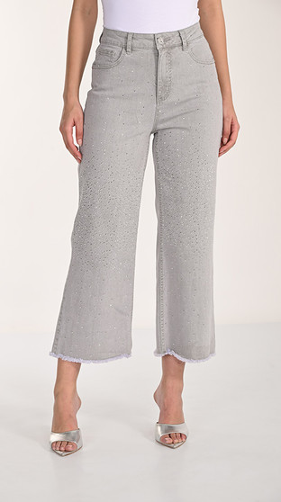 Front of the Wide Leg Rhinestone Capris style 266581 from Frank Lyman in the color light gray