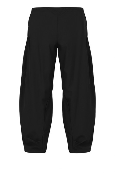 Front of the Cropped Wide Fit Pants style GR-3675 from Kozan in the color black