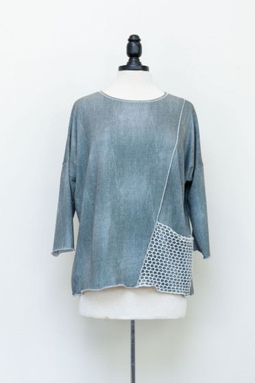 Front of the 3/4 Sleeve Top with Mesh Pocket style 707 from Vine Street in the colors grey and white