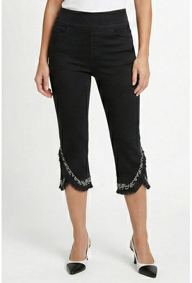 Front of the Cross Over Hem Capris style P4131BKW from Ethyl in the colors black and white