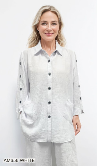 Front of the Button-Up Blouse with Pockets style AM656 from Creation in the color white