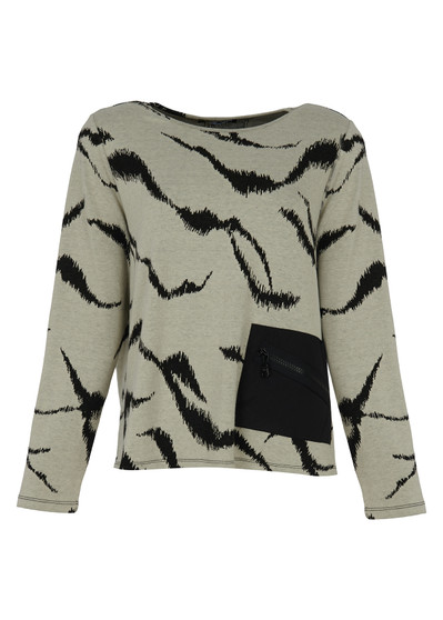 Front of the Luke Pocket Top style SW-41061 from Kozan in the rhythm print