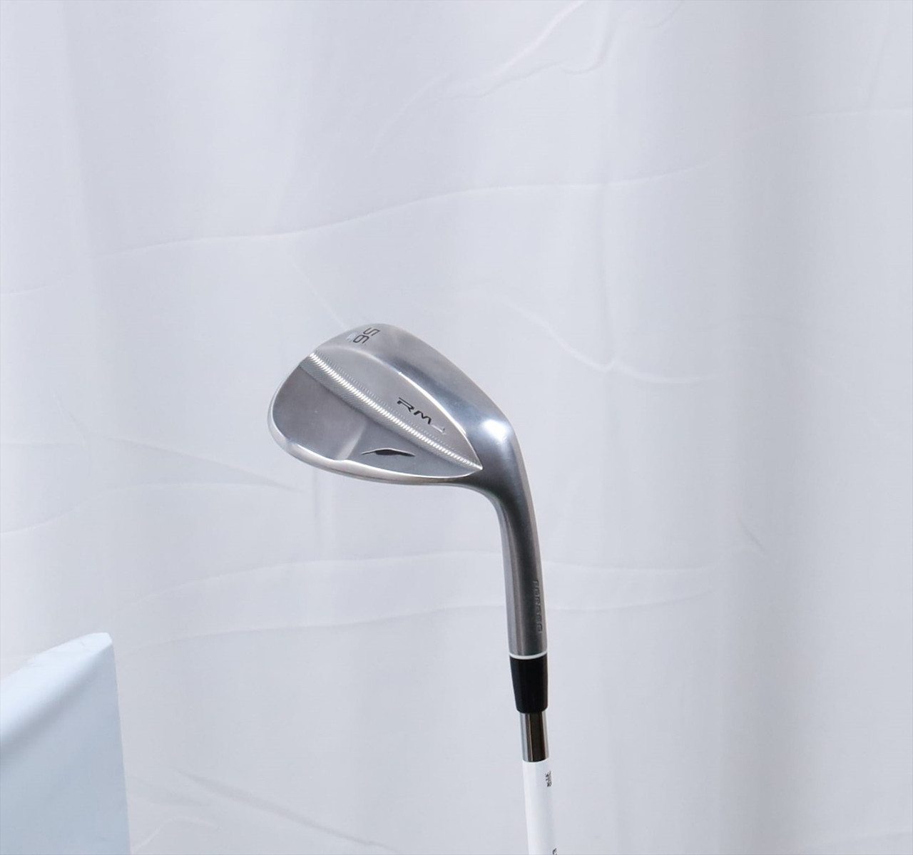 Fourteen Rm-4 Wedge 56°-8 Stiff True Temper Dynamic Gold S200