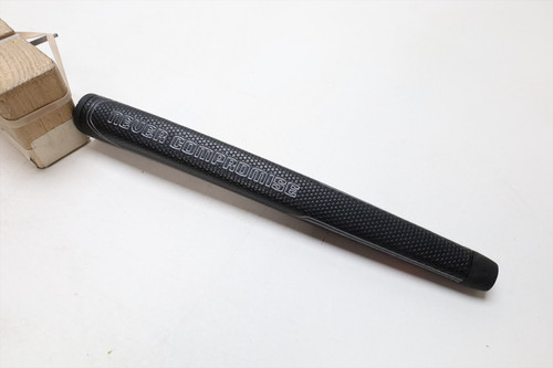 Never Compromise Golf Slight Arc Pistol Putter Grip Black/Red