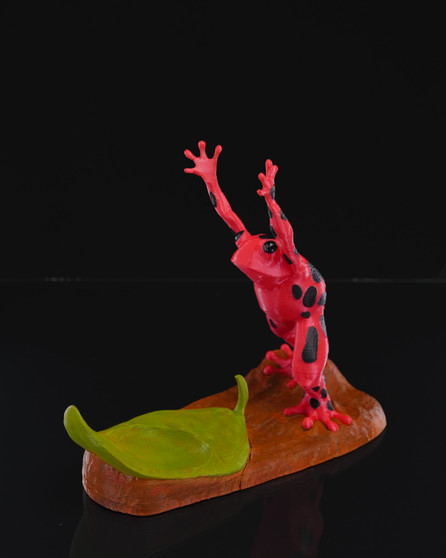 Poison Dart Frog Wine Holder | Amphibian-Inspired Wine Bottle Stand | Bold Sculptural Bar Décor