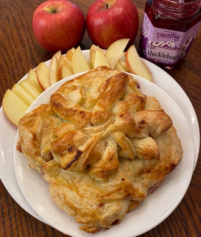 Huckleberry & Brie Baked Stuffed Pastry Recipe