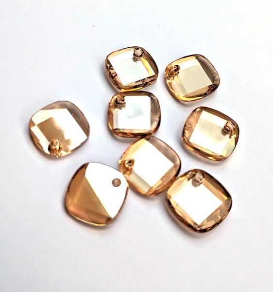 Swarovski 6058 - 18mm Crystal  Golden Shadow Metro Pendant