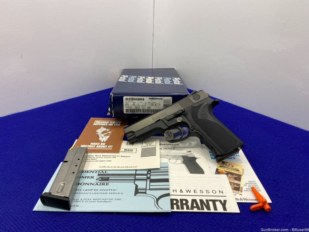 SOLD* Smith Wesson 4044 .40S&W Blue 4