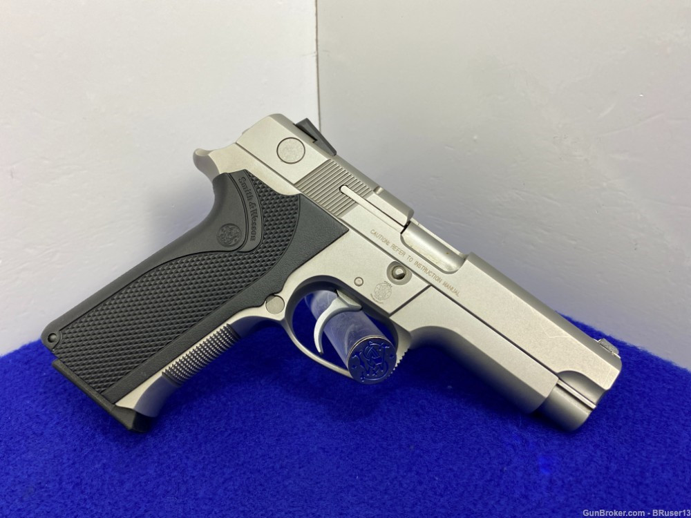 SOLD* Smith Wesson 4046 .40 S&W Stainless 4