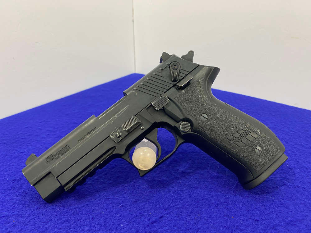 ムク　SAR SOLD* 2008 Sig Sauer Mosquito .22 LR Black 3.98