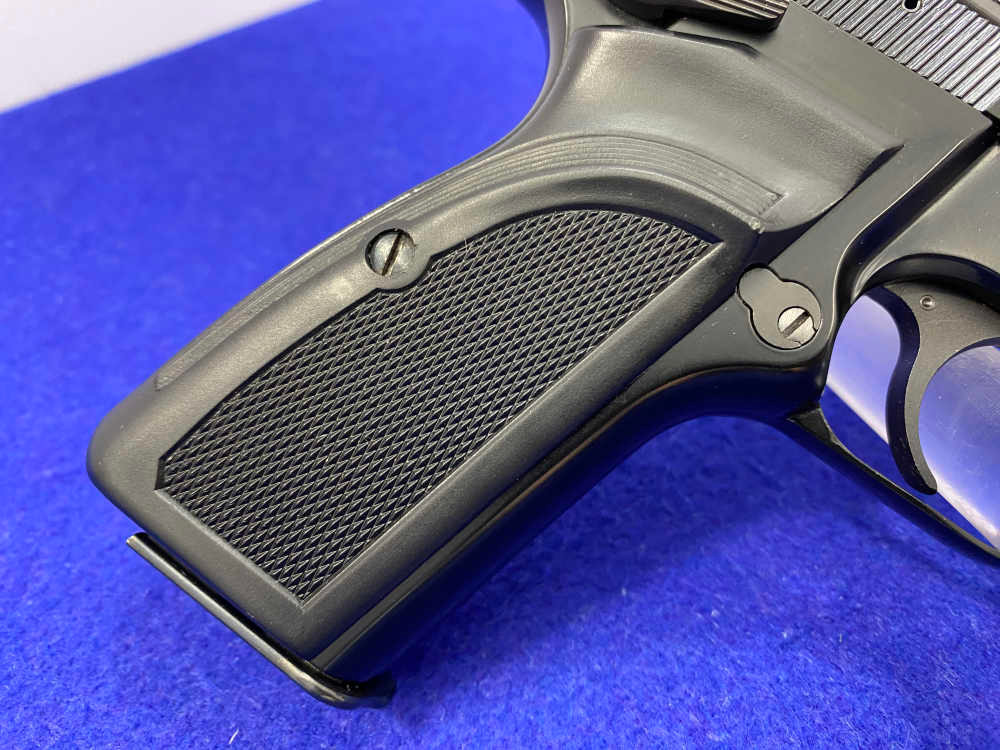 2004 Browning Hi-Power Mark III 40S&W Blue 4 5/8