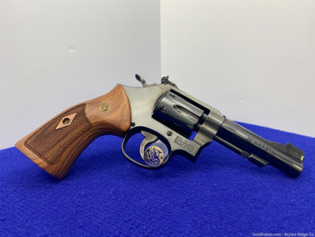 Smith & Wesson 48-7 Classic .22 WMR Blue *ORIGINAL WALNUT GRIPS* Awesome