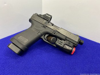 Glock 19 Gen 5 9mm Black 4.02" *THREE FIFTEEN ROUND MAGAZINES* Stunning
