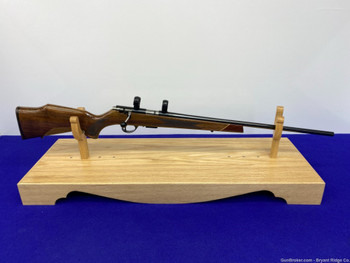 Weatherby Mark XXII .17 HMR *WALNUT STOCK W/ MAPLEWOOD & ROSEWOOD DETAILS*
