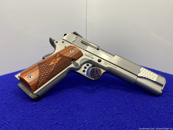 Smith Wesson 1911 E-Series .45 ACP Stainless *UNIQUE FISH SCALE SERRATIONS*
