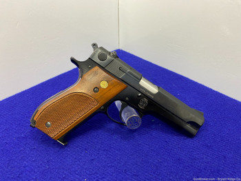 Smith Wesson Model 39-2 9mm Blue 4" *CHECKERED WALNUT GRIPS W/ MEDALLIONS*
