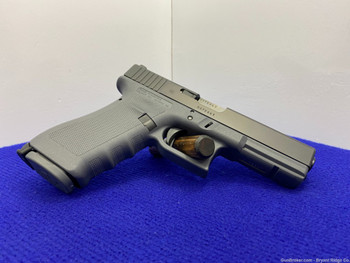 Glock 17 9mm Blk/Grey 4.49" *LIMITED EDITION VICKERS TACTICAL EXAMPLE*