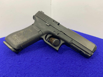 Glock 17 Gen 5 9mm Black 4.49" *ULTRA RELIABLE SEMI-AUTOMATIC PISTOL* Glock 17 Gen 5 9mm Black 4.49" *ULTRA RELIABLE SEMI-AUTOMATIC PISTOL*