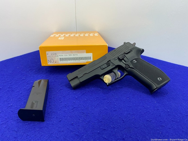 1989 Sig Sauer P226 9mm parabellum Black 4.4" *GORGEOUS SEMI AUTO*