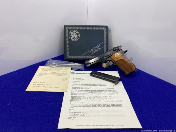 Smith Wesson Model 39-2 9mm Blue 4" *CHECKERED WALNUT GRIPS W/ MEDALLIONS*
