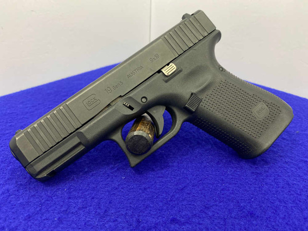 Glock 19 Gen 5 9mm Black 4.02" *VERSATILE DUE TO ITS REDUCED DIMENSIONS*