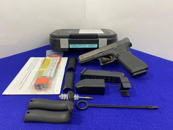 Glock 17 Gen 5 9mm Black 4.49" *ULTRA RELIABLE SEMI-AUTOMATIC PISTOL*