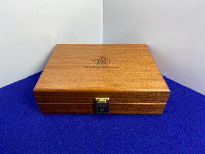 Smith & Wesson Hardwood Display Storage Case *FANTASTIC COLLECTOR DISPLAY*