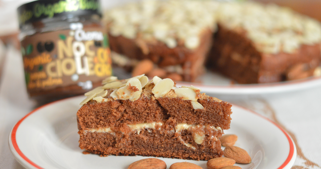 Torta alla crema di nocciole e cacao con crema di mandorle