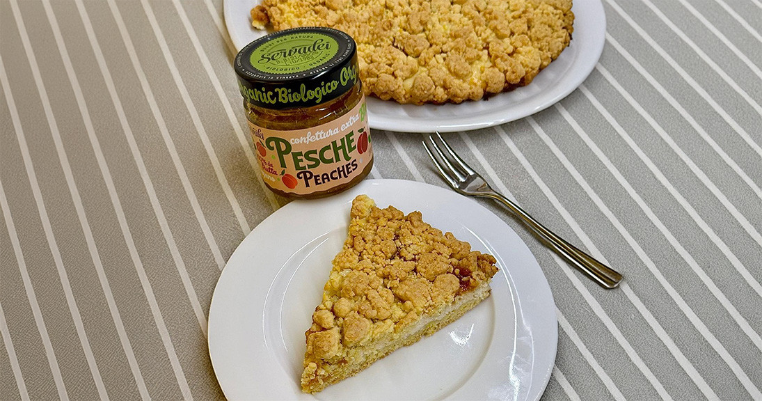 Crostata sbriciolata con ricotta e confettura di pesche