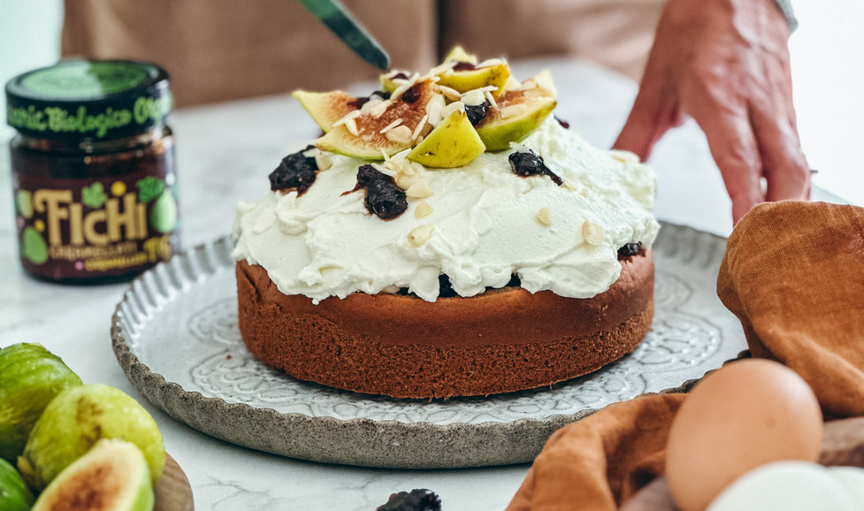 Torta soffice con fichi caramellati e crema di ricotta e mascarpone