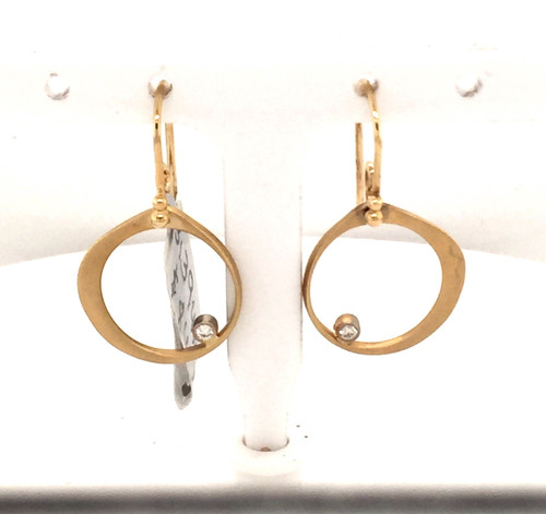 14kyg dangle earrings w/bezel diamond