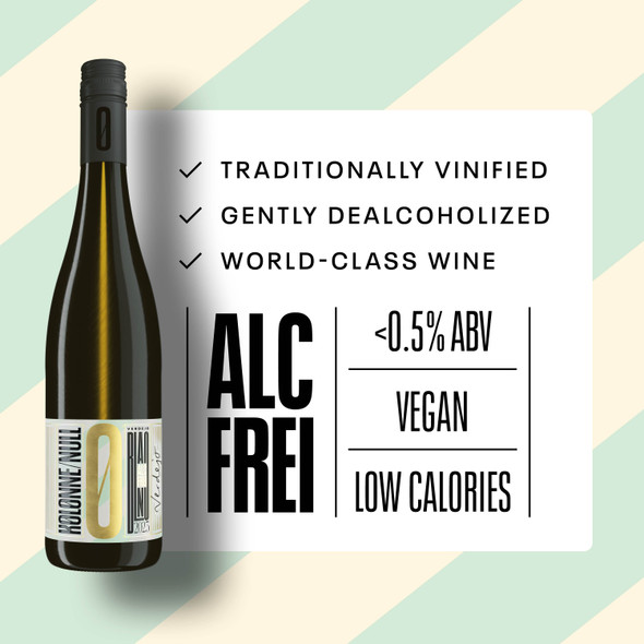 Kolonne Null Verdejo poured in a wine glass at a fine-dining table — alcohol-free still white wine