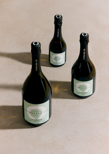 Copenhagen Sparkling Tea LYSEGRØN chilled in a champagne glass at a fine-dining restaurant — alcohol-free