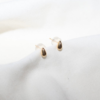 Luha 18k Gold Stud Teardrop Earring