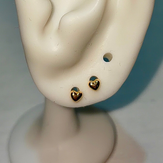 Heart 18k Gold Stud Earrings
