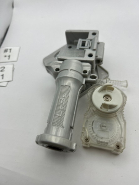 TAKARA TOMY White 3-Segment Launcher Grip BB-73 + Clear Left Spin Launcher #28 [USED]