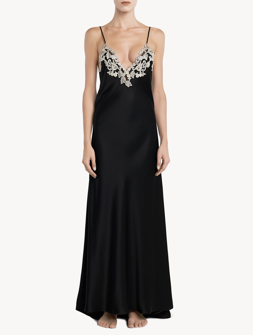 Long nightgown in black with frastaglio