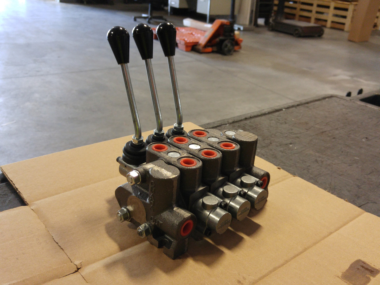 Cover Control Valve, 3 Spool