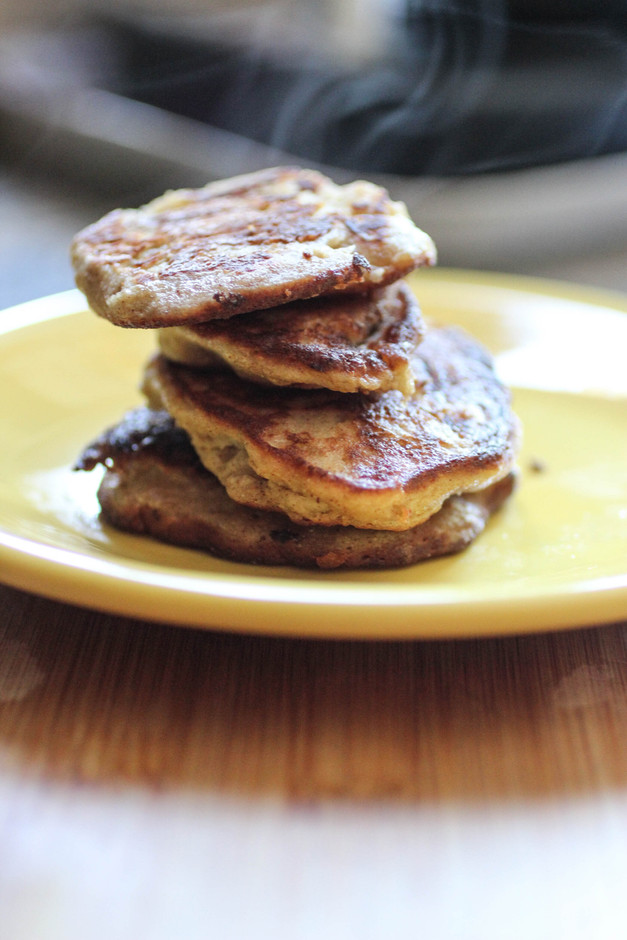 Bananacakes: The very BEST grain-free pancake