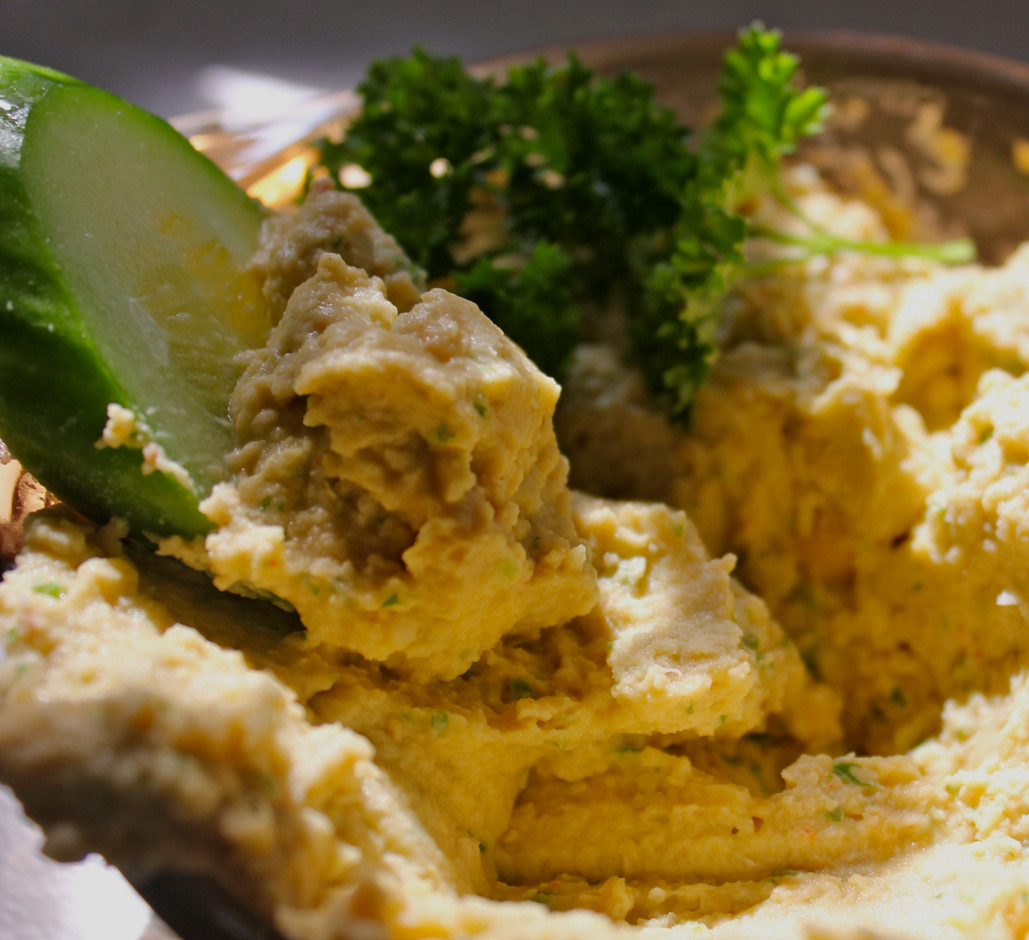 Recipe Tuesday: High Protein Fresh Herb Hummus with Nutritional Yeast