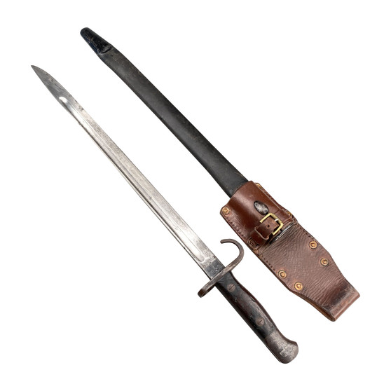 Bayonet, British WW1 P1907 Hooked Quillion With Scabbard & Leather Frog - 1909
