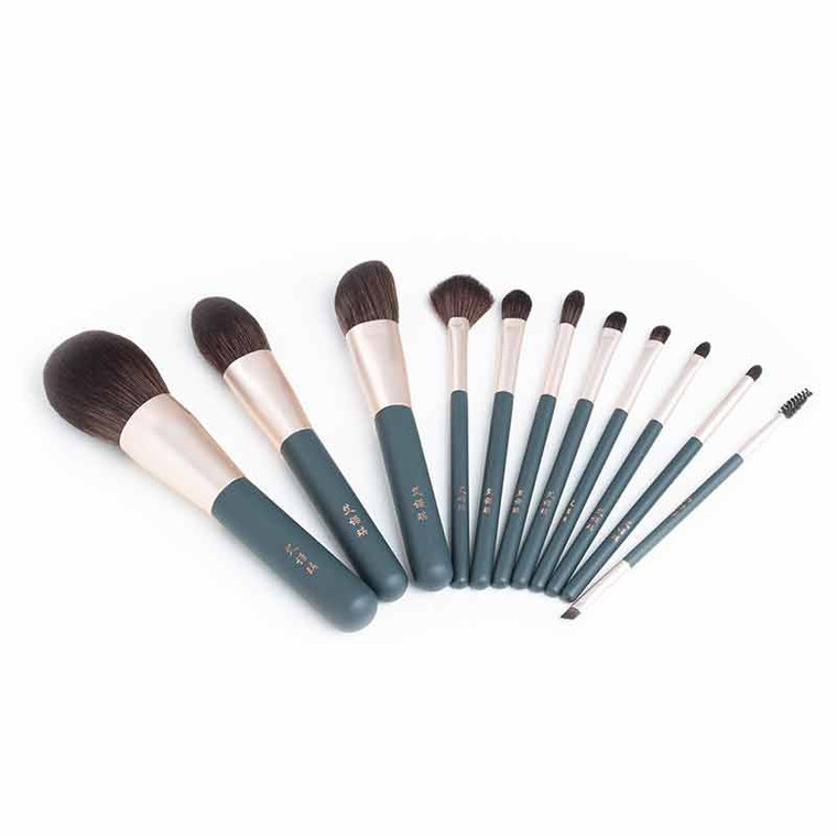 makeup brush pieces in pouch black