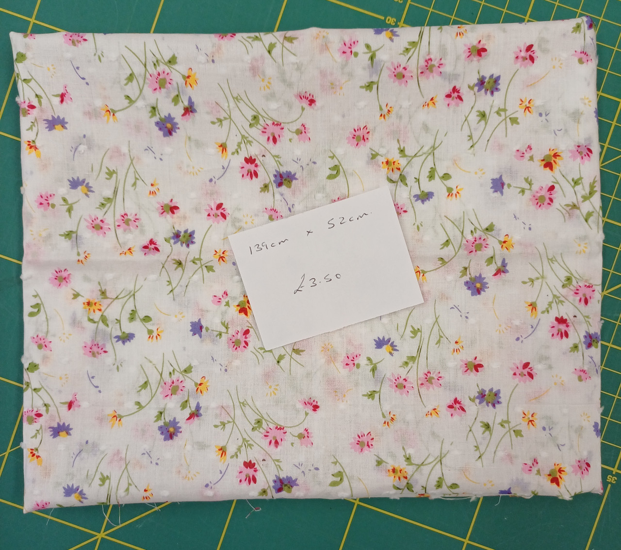 A really lovely end of roll piece of spring corsage with tiny cut spot, 100% cotton, 52 cm x 139 cm, Wash at 30 degrees, Ideal for baby blouse or shirt or doll dress