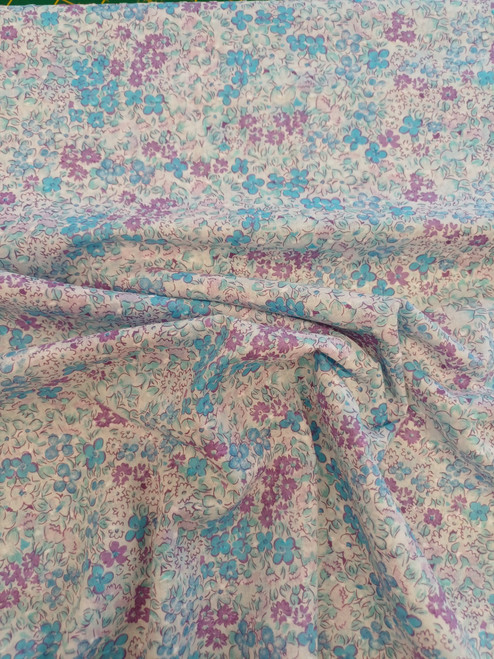  A really pretty soft fabric with a tiny cut spot, available in blue floral design, 100% cotton, 148 cm wide, wash at 30 degrees,
Priced per metre, just 2.25 metre left